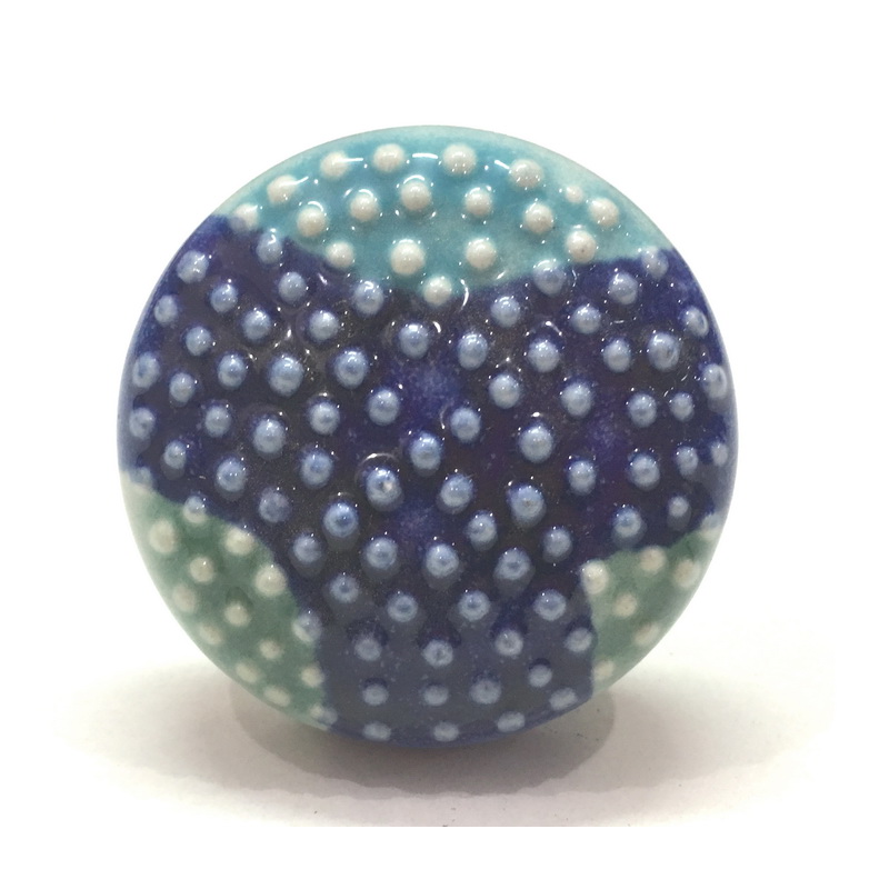 CERAMIC KNOB ROUND BLUE EMBOSSED 57 . DIAMETER 48 MM, HEIGHT 26 MM, LENGTH OF SCREW OUTSIDE KNOB 36 MM. SUPPLIED 1 SCREW ATTACHED, 1 BASE , 2 NUTS AND 1 WASHER