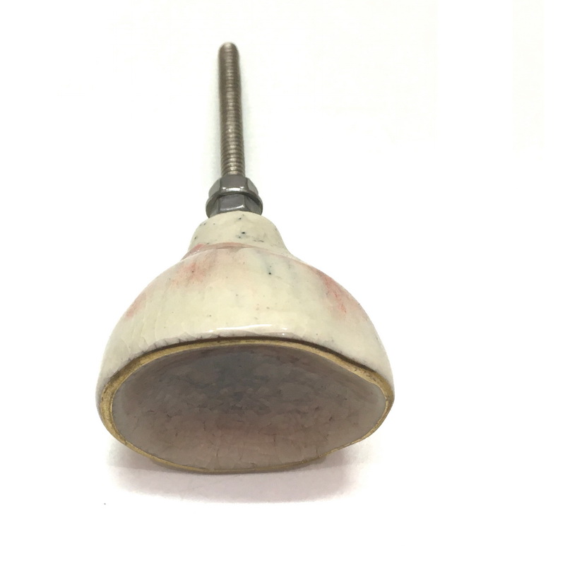 CERAMIC KNOB WATER EFFECT CREAM WITH GOLD OUTLINE. HEAD 43 MM X 41 MM, HEIGHT 35 MM, LENGTH OF SCREW OUTSIDE THE KNOB 49 MM. SUPPLIED WITH 1 SCREW ATTACHED, 2 NUTS AND 1 WASHER.-1