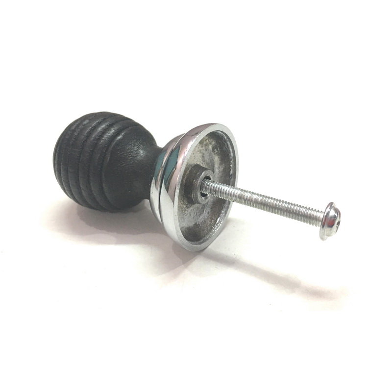 EBONY BEEHIVE CABINET KNOB. KNOB DIAMTER 28 MM, HEIGHT INCLUDING BAKPLATE 52 MM. BACKPLATE DIAMETER 32 MM, HEIGHT 11 MM. FINISH CHROME.SUPPLIED WITH 40MM LONG M4 SCREW-2
